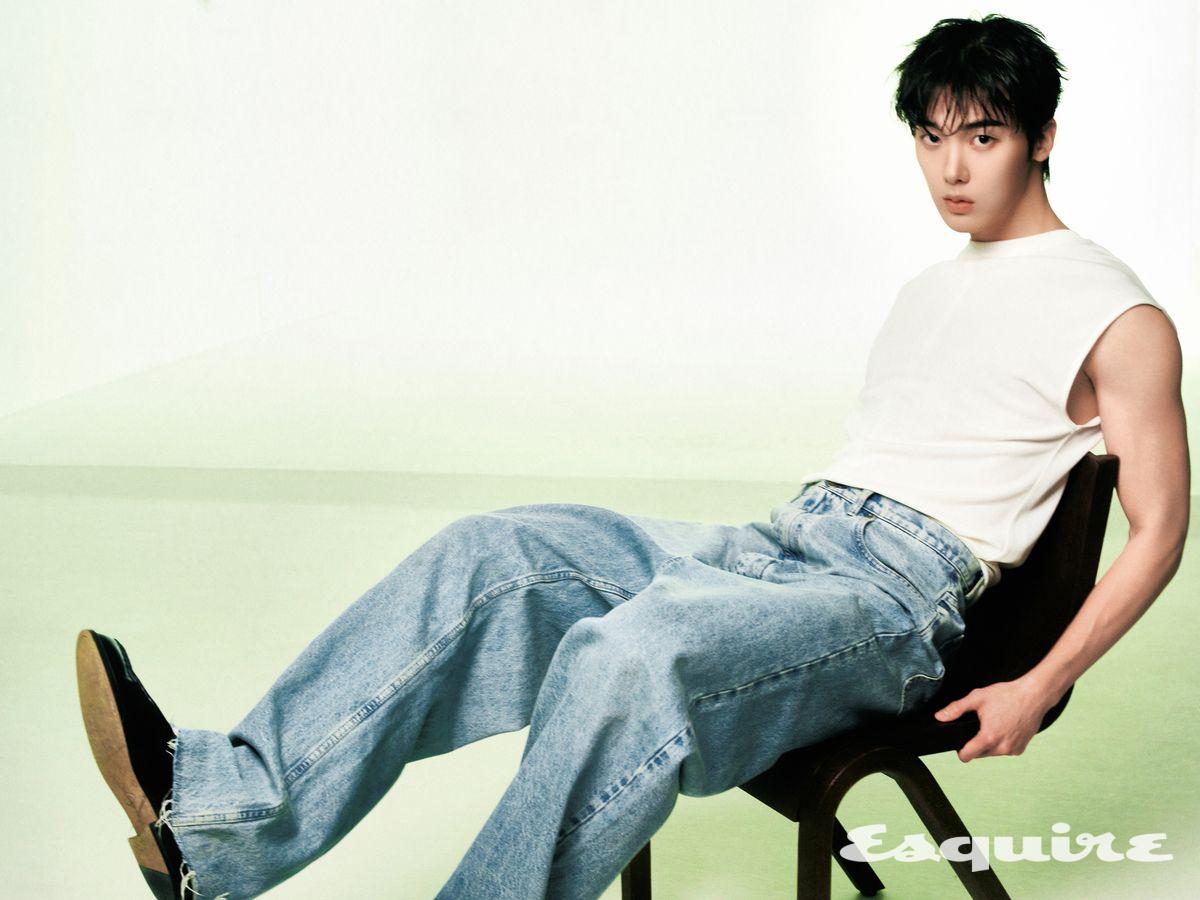 솔로 미니 3집 'NO REASON'으로 돌아온 윤산하 에스콰이어 화보