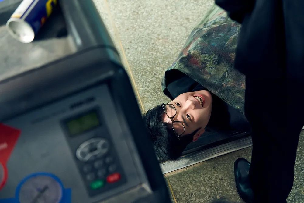 드라마에만 등장하는 오리지널 캐릭터 '봉근대' / 이미지 출처: 넷플릭스