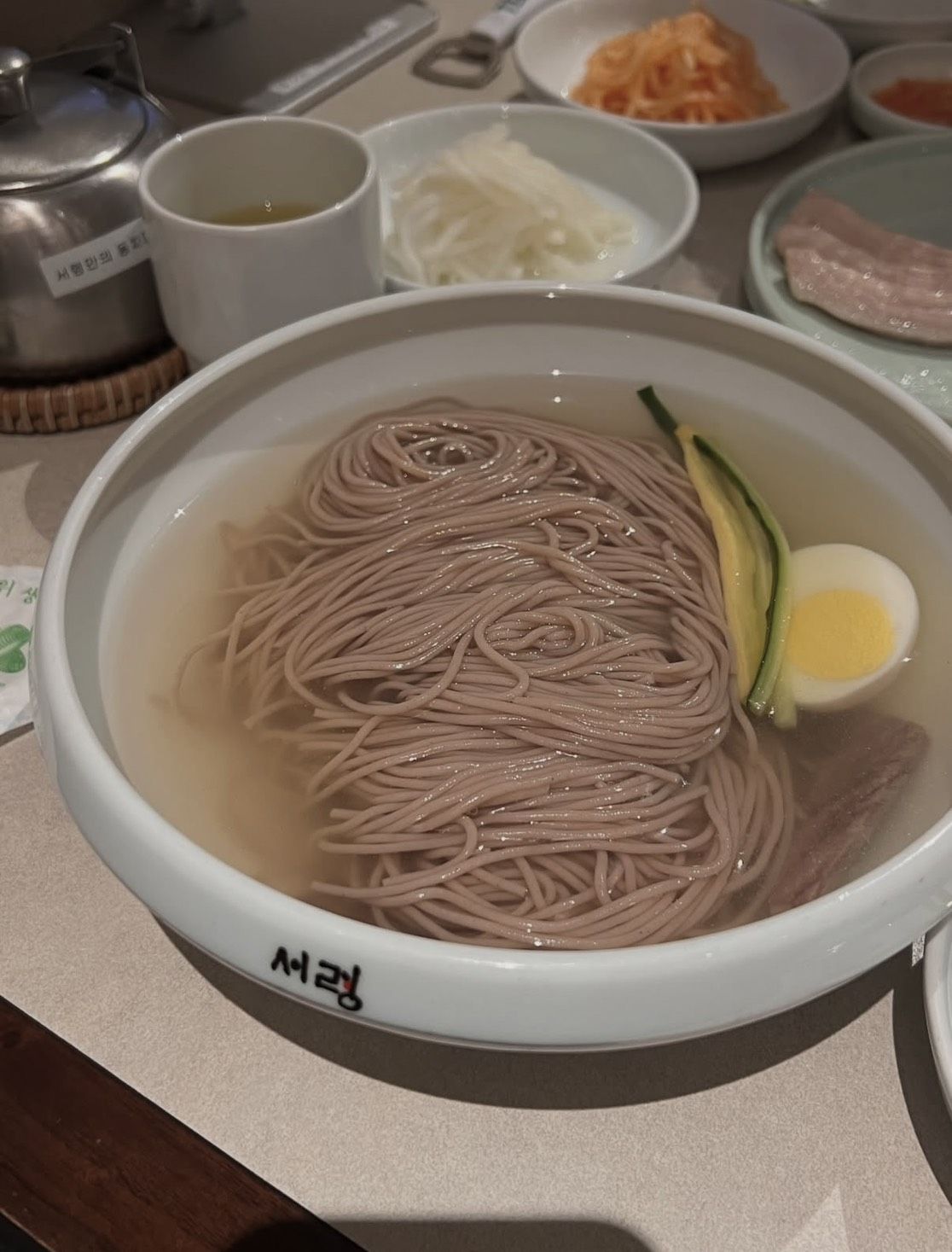 맑고 깔끔한 육수가 돋보이는 서령의 평양냉면. / 이미지 출처: 인스타그램 @umami.kr
