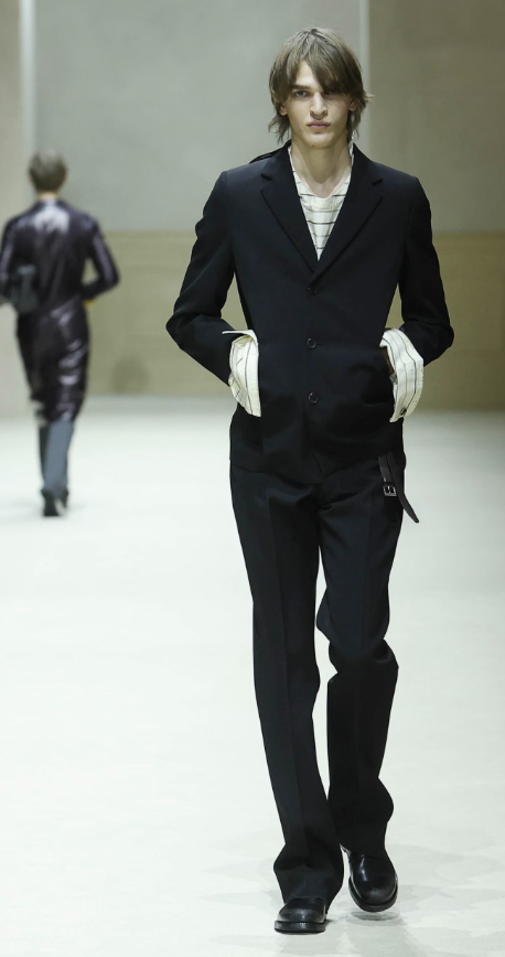 엔하이픈 니키가 착용한 프라다 2026 F/W 맨즈 컬렉션 LOOK 52 / 이미지 출처: 프라다 홈페이지