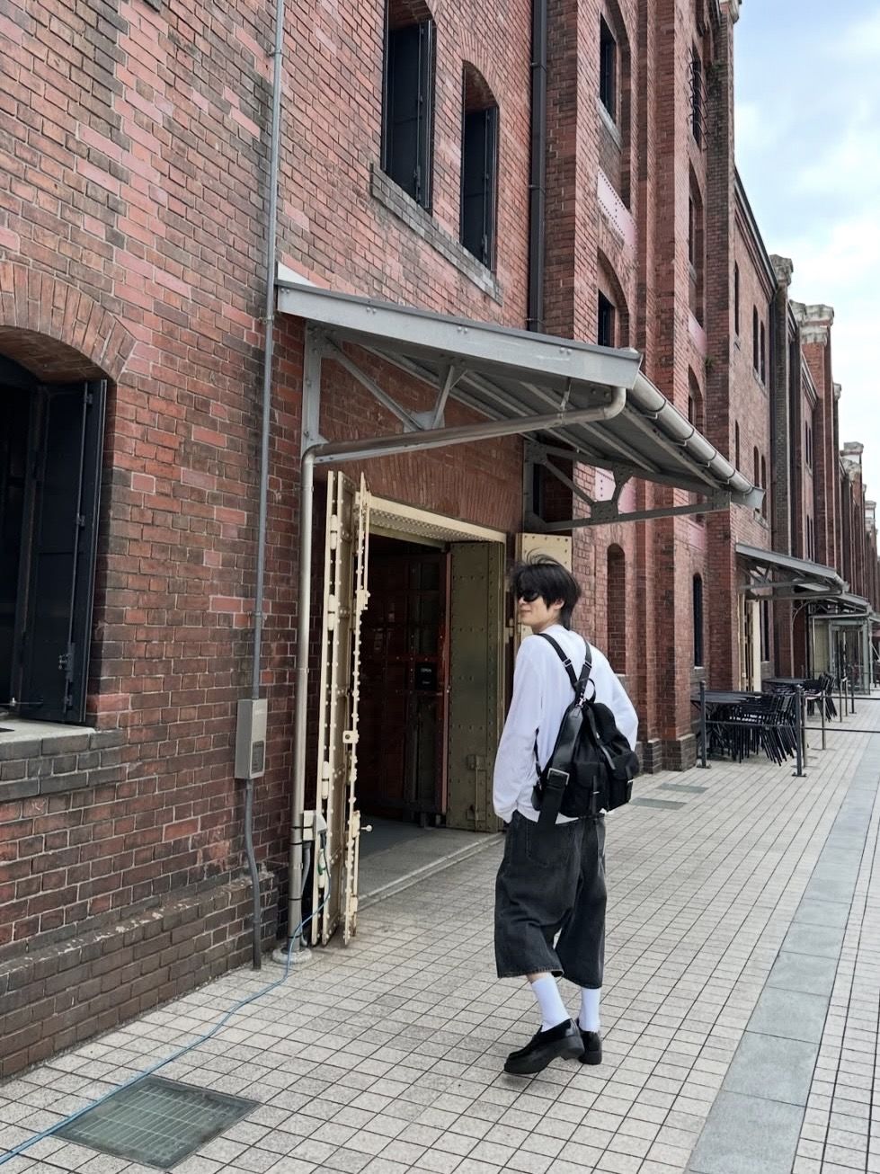 버뮤다 팬츠와 로퍼의 조합이 돋보이는 스타일 / 이미지 출처: 재현 인스타그램 (@_jeongjaehyun)