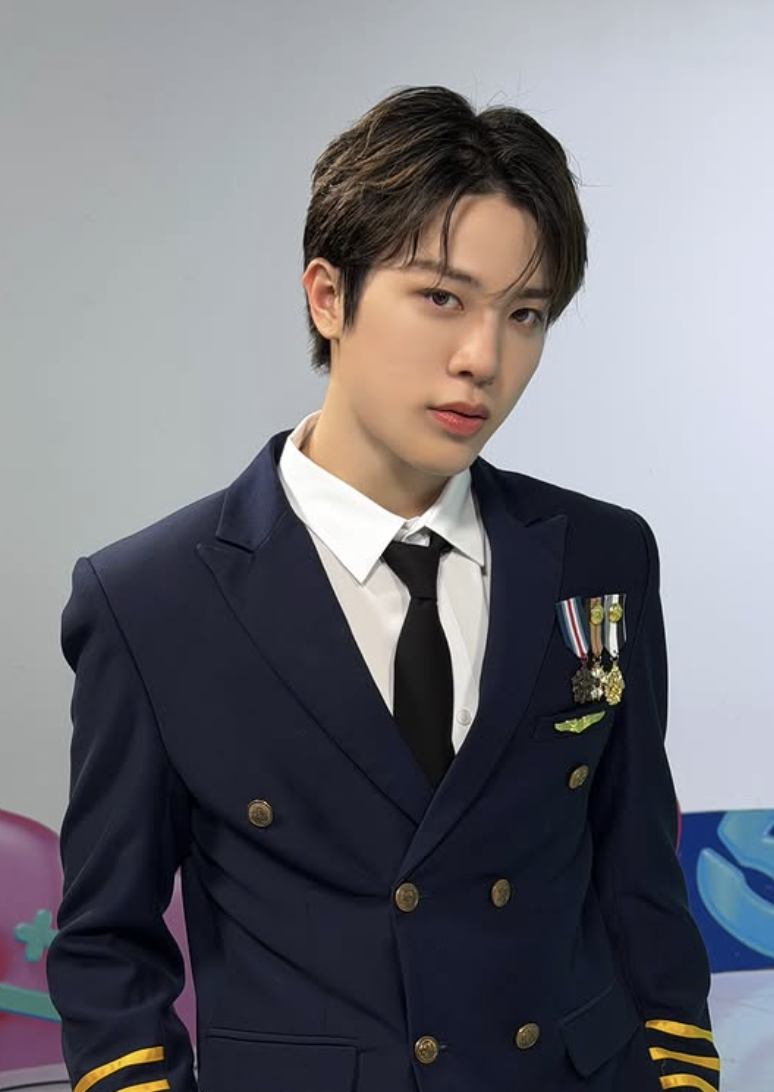 은은한 대비로 투톤 스타일링을 연출한 트레저 소정환 / 이미지 출처: 인스타그램 @yg_treasure_official