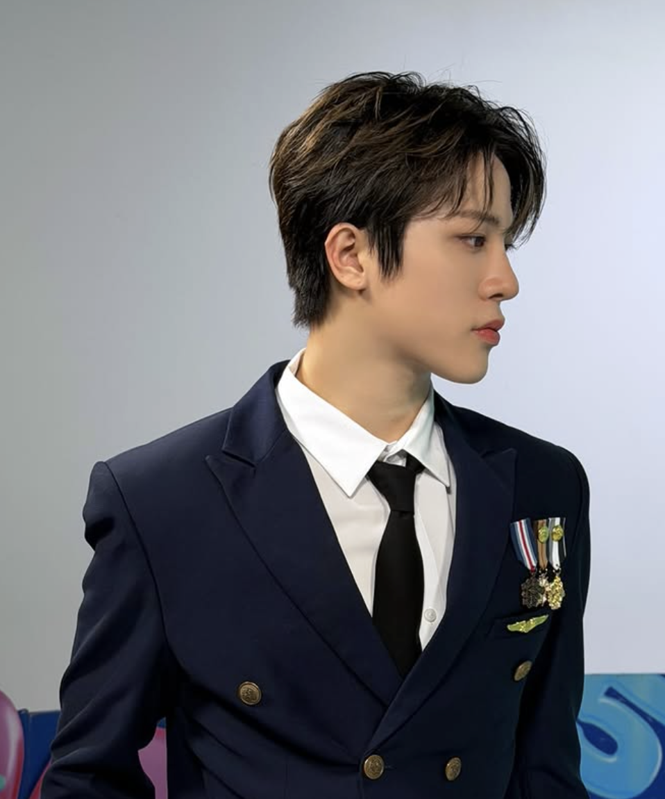 은은한 대비로 투톤 스타일링을 연출한 트레저 소정환 / 이미지 출처: 인스타그램 @yg_treasure_official