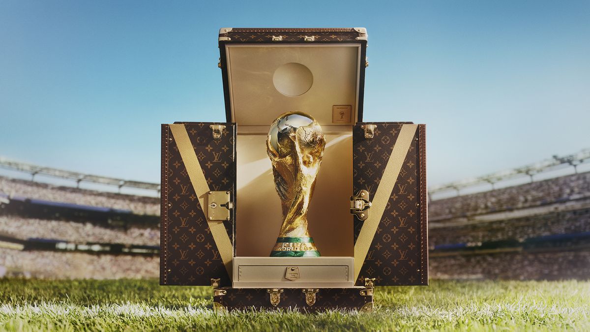 FIFA 월드컵 2026의 공식 라이선스 파트너이자 공급사인 루이 비통이 제작한 트로피 트렁크 / 이미지 출처 : 루이 비통