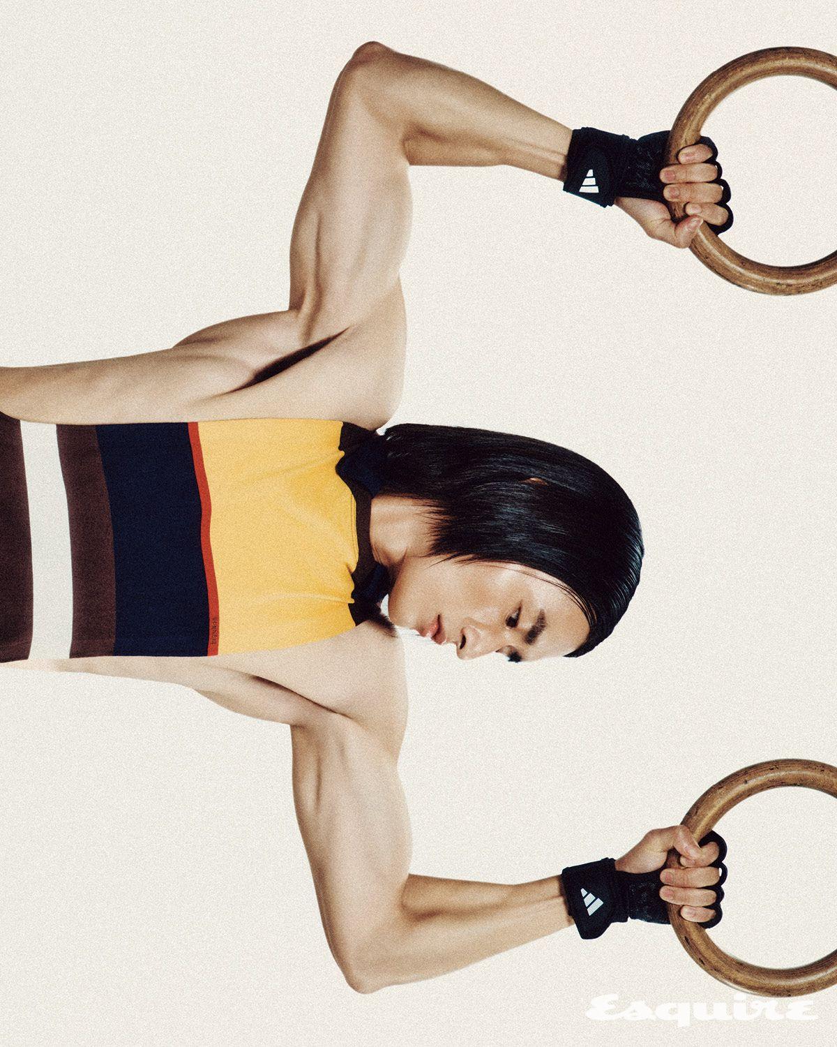 스트라이프 코튼 저지 탱크톱 116만원 베르사체. 글러브 에디터 소장품.