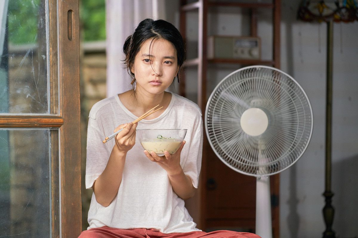 자연과 제철 음식이 전하는 여름의 온도를 담은 <리틀 포레스트> / 이미지 출처: 영화 스틸컷