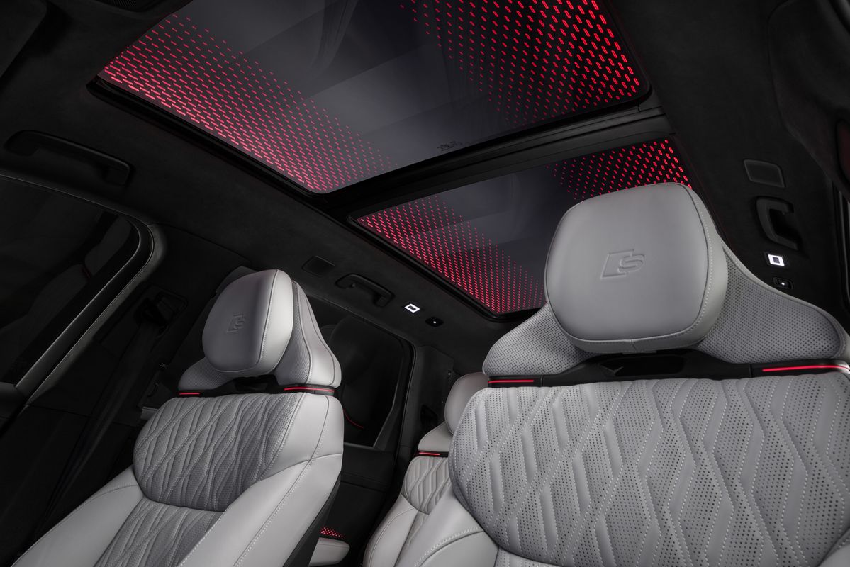 아우디 역사상 가장 넓은 파노라마 선루프를 적용한 Q9/ 이미지 출처: 아우디 Audi