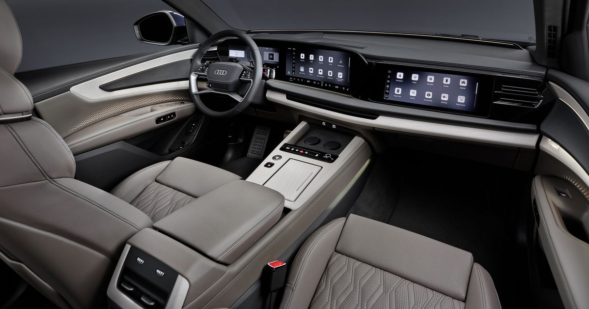 Q9의 파노라믹 디스플레이를 중심으로 한 인포테인먼트 시스템 / 이미지 출처: 아우디 Audi