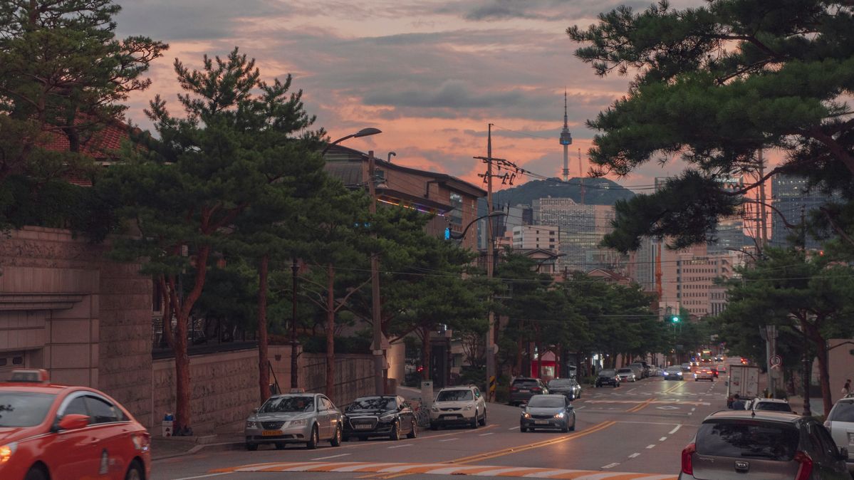 문화와 예술을 따라 걷는 남자의 8월 주말. / 이미지 출처: 언스플래쉬