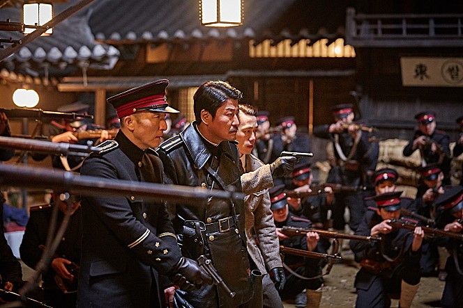 1923년 발생한 '황옥 경부 폭탄 사건'을 모티브로 제작된 영화 '밀정' / 이미지 출처: 워너브러더스 코리아