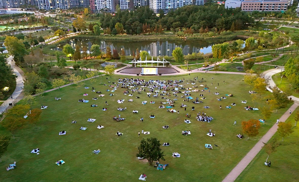 넓은 잔디와 호수를 품은 도심 속 휴식 공간 '세병공원' / 이미지 출처: 비짓전주