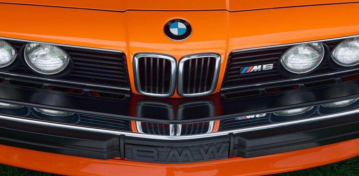 BMW를 상징하는 키드니 그릴이 자리한 M6의 전면부 / 이미지 출처: Kith (키스)