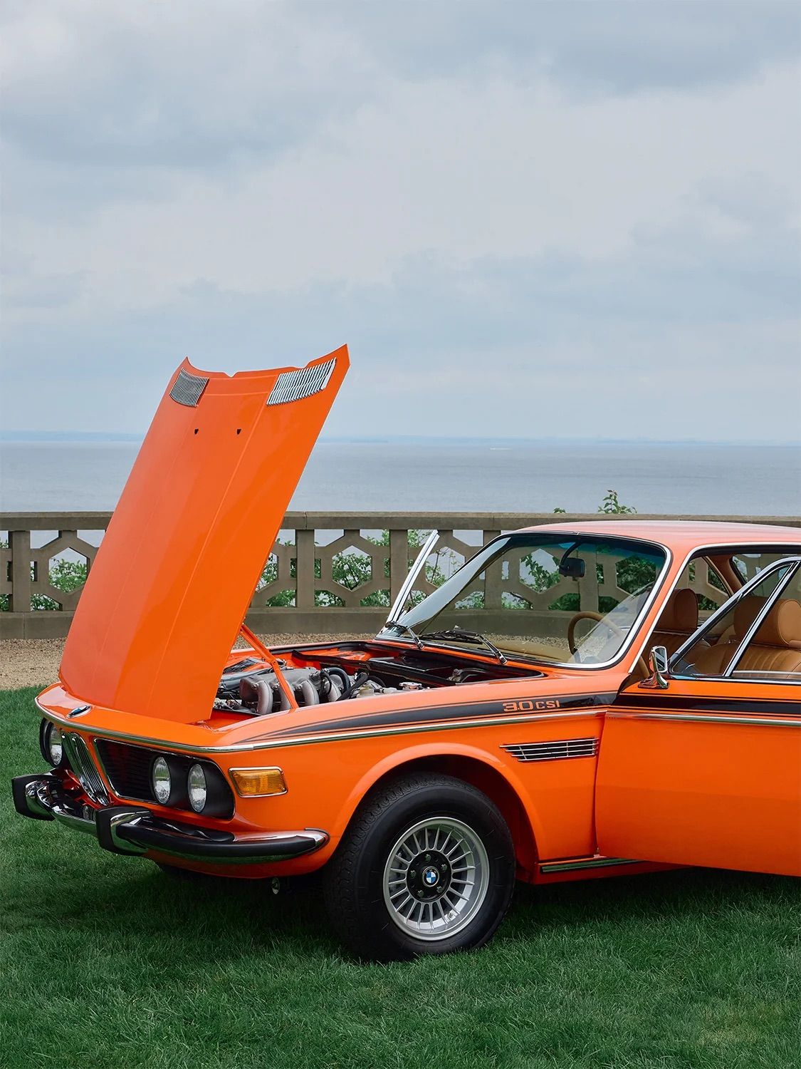 엔진과 변속기 등 기계적인 부분까지 다시 손본 BMW 3.0 CSi / 이미지 출처: Kith (키스)