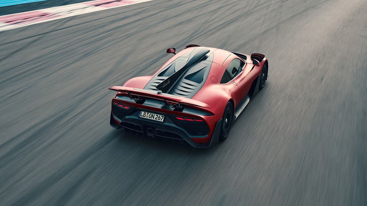 실제 F1 경주차에 들어가는 1.6L V6 터보 하이브리드 파워트레인을 그대로 공도용 양산차에 이식한 하이퍼카 / 이미지 출처: Mercedes-AMG