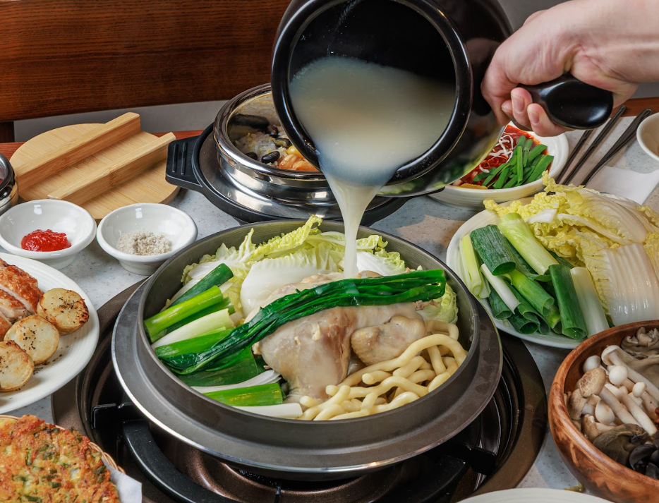  약탕 육수로 완성한 닭한마리를 즐길 수 있는 파루 닭한마리 / 이미지 출처: 네이버 지도 업체 제공