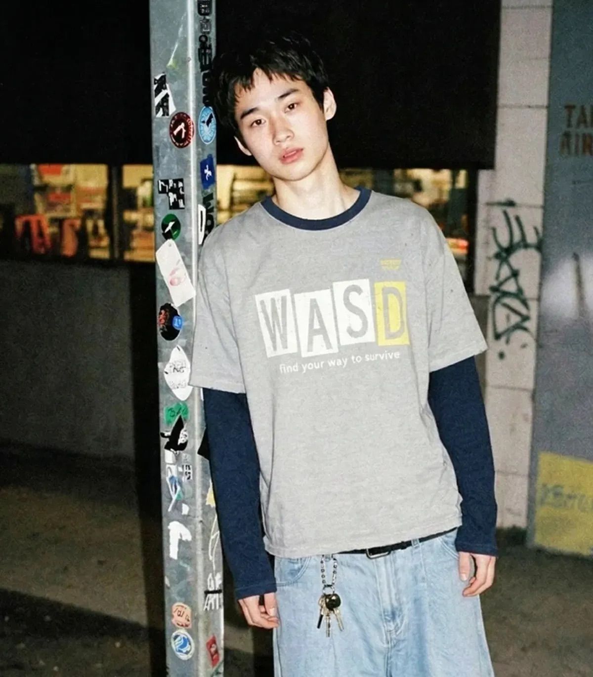 피그먼트 워싱과 빈티지한 디테일을 더한 워즈 레이어드 긴팔 티셔츠. / 이미지 출처: 무신사