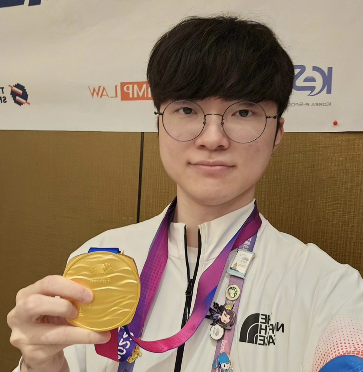 롤드컵 통산 우승 5회라는 기록을 달성한 레전드 페이커 / 이미지 출처: 이상혁 인스타그램 @faker