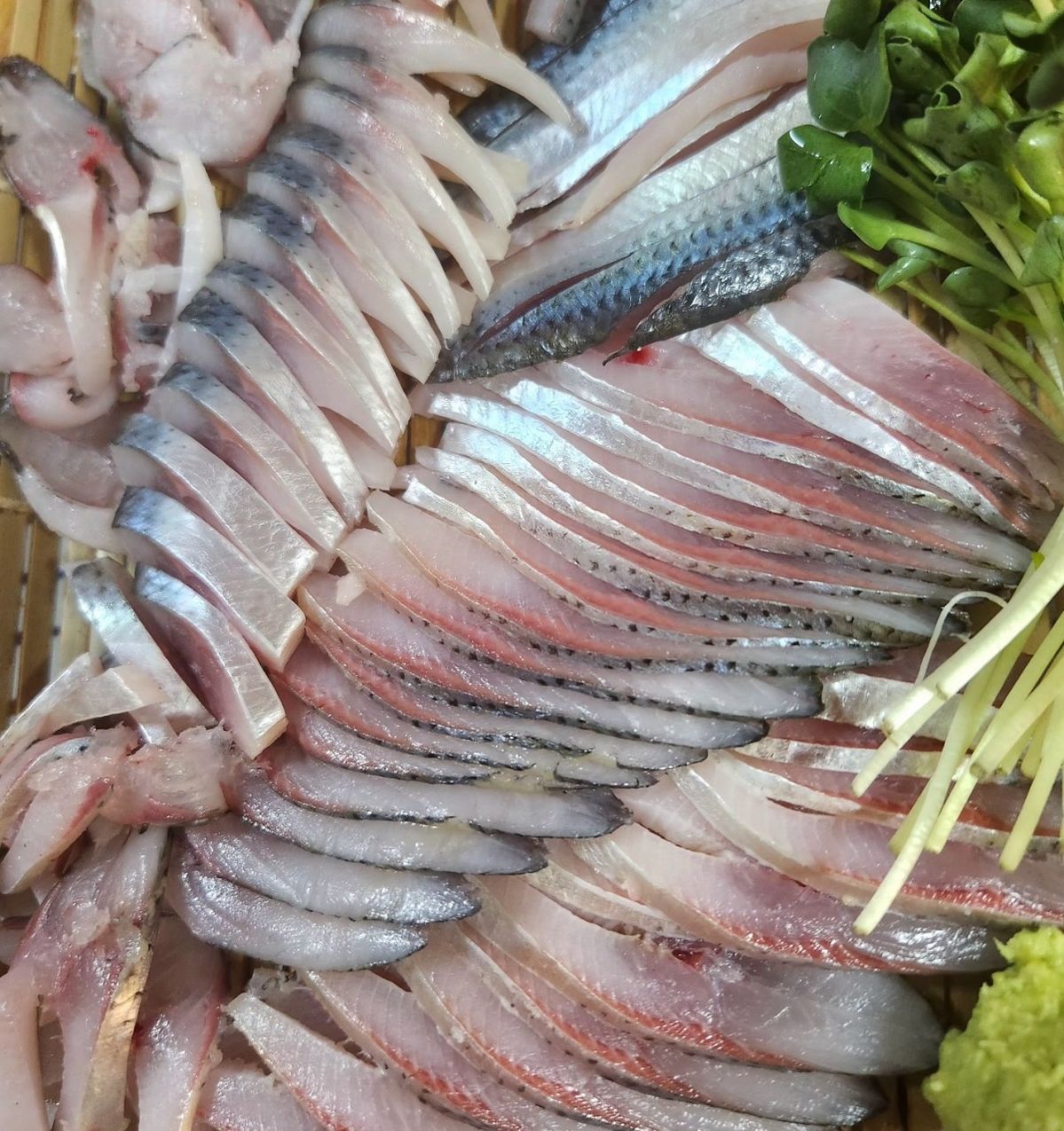 얇게 썰어 고소한 맛이 특징인 광화문수산 전어회. / 이미지 출처: 네이버지도 업체 제공