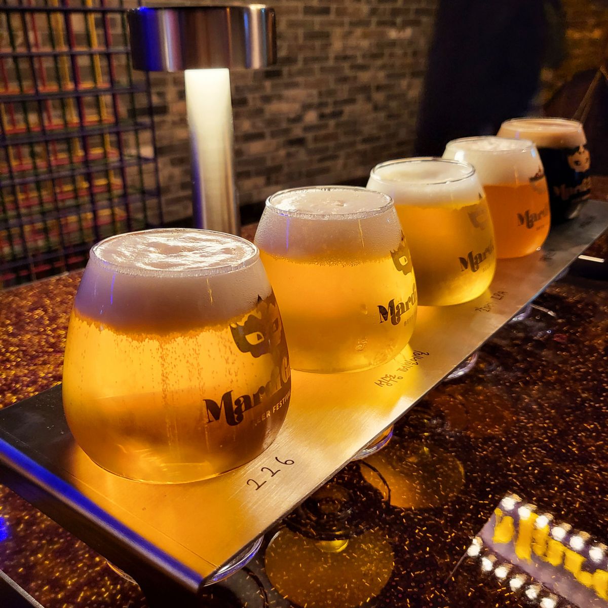 시원한 소주 슬러시부터 깔끔한 라거 맥주까지 맛볼 수 있는 종로 마디그라. / 이미지 출처: 인스타그램 @mardigras_official