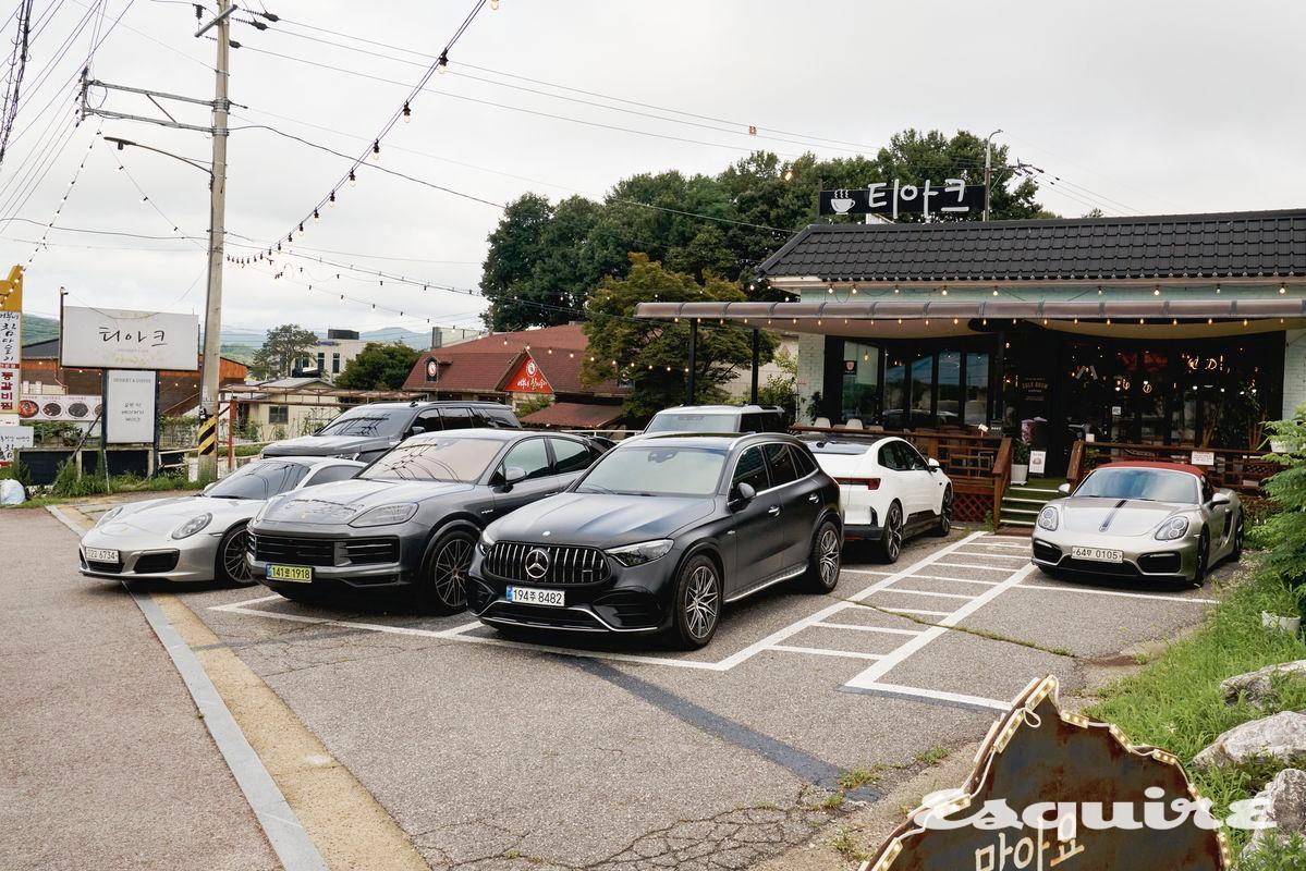 일요일 아침 9시까지 에스콰이어 클럽 카밋 멤버들