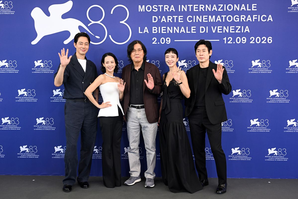 제83회 베니스국제영화제를 찾은 조인성, 조여정, 이창동 감독, 전도연, 설경구. / 이미지 출처: 게티이미지