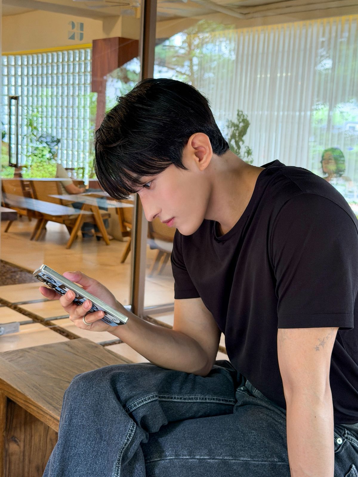 지난 8일 육군 현역병으로 입대해 잠시 자리를 비우게 된 세븐틴 도겸. / 이미지 출처: 인스타그램 @dk_is_dokyeom