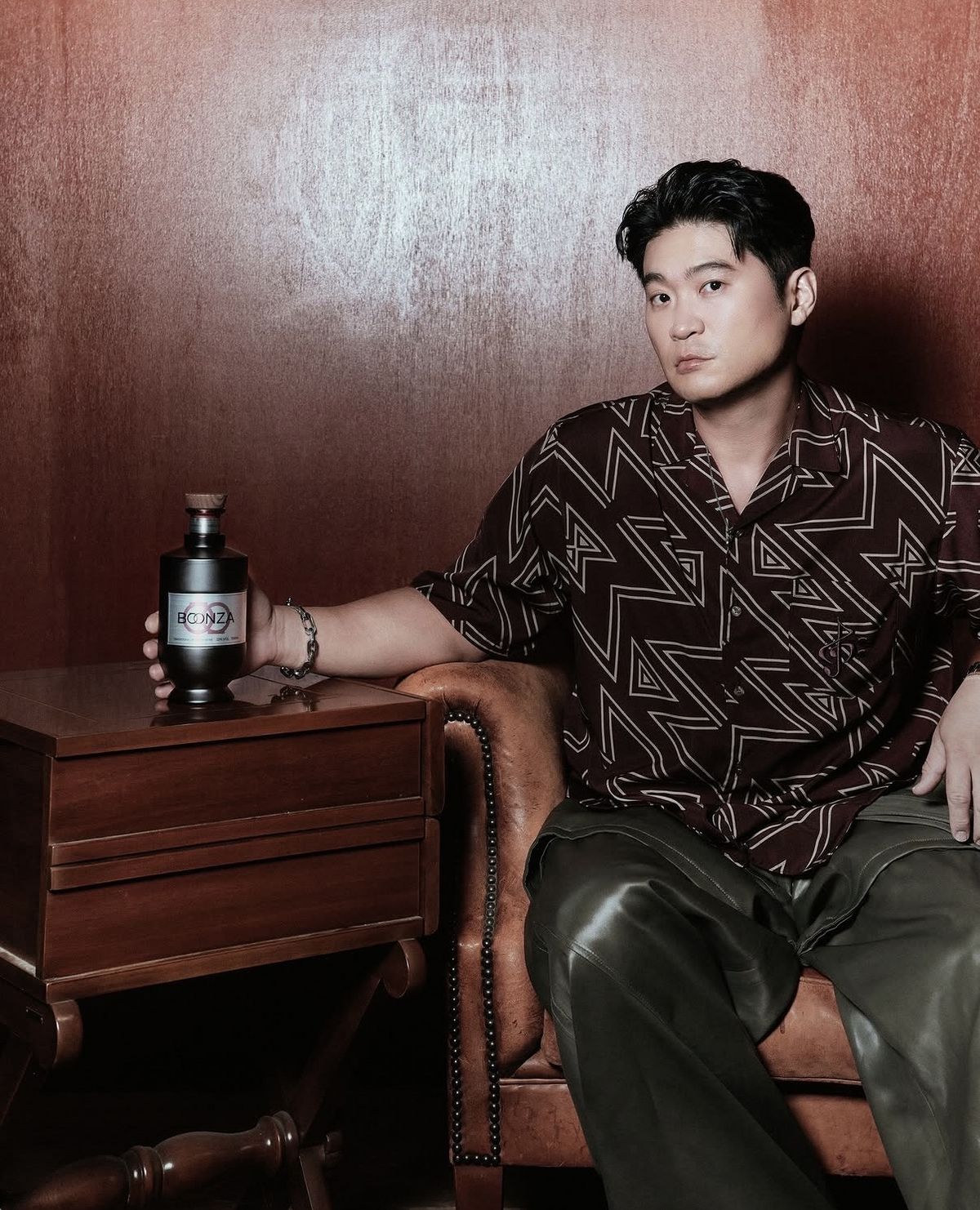 연예계 대표 먹.잘.알 최자가 만든 복분자주, 분자. / 이미지 출처: 분자 공식 인스타그램 @boonza.kr