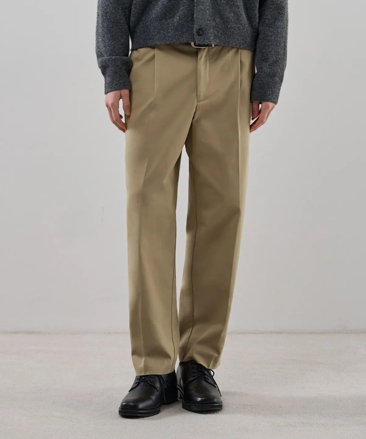 테이퍼드 밴딩 치노 팬츠 [BEIGE]