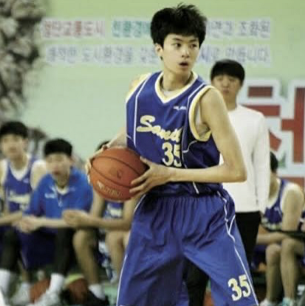 중학생 시절 국내에서는 손꼽히는 유망주였던 이현중은 세계 정상급 선수들을 상대로 큰 점수 차의 패배를 경험. / 이미지 출처: 이현중 인스타그램 @hylee.1023