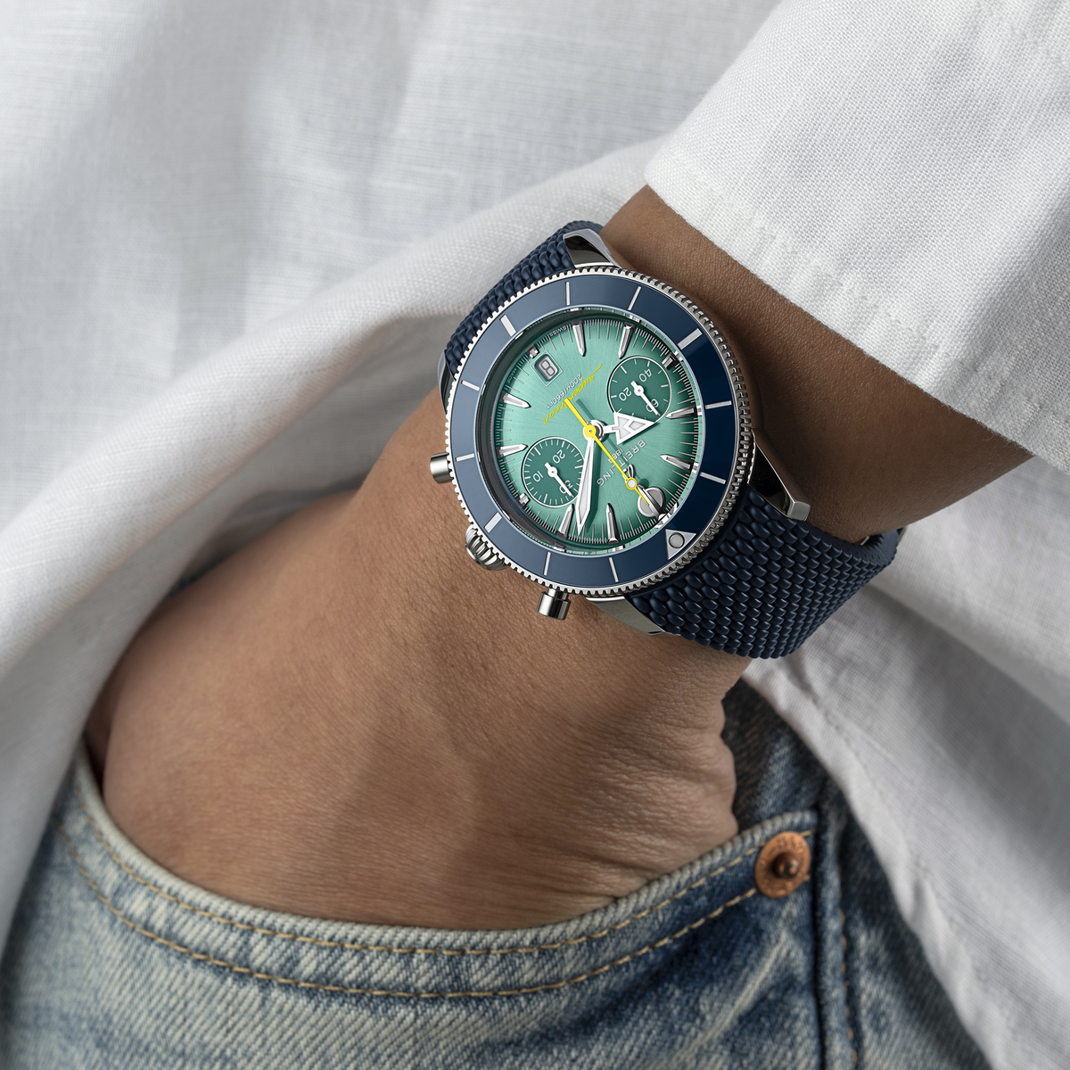 42mm 케이스로 손목 위에서 존재감을 드러내는 B01 크로노그래프 42. / 이미지 제공: 브라이틀링