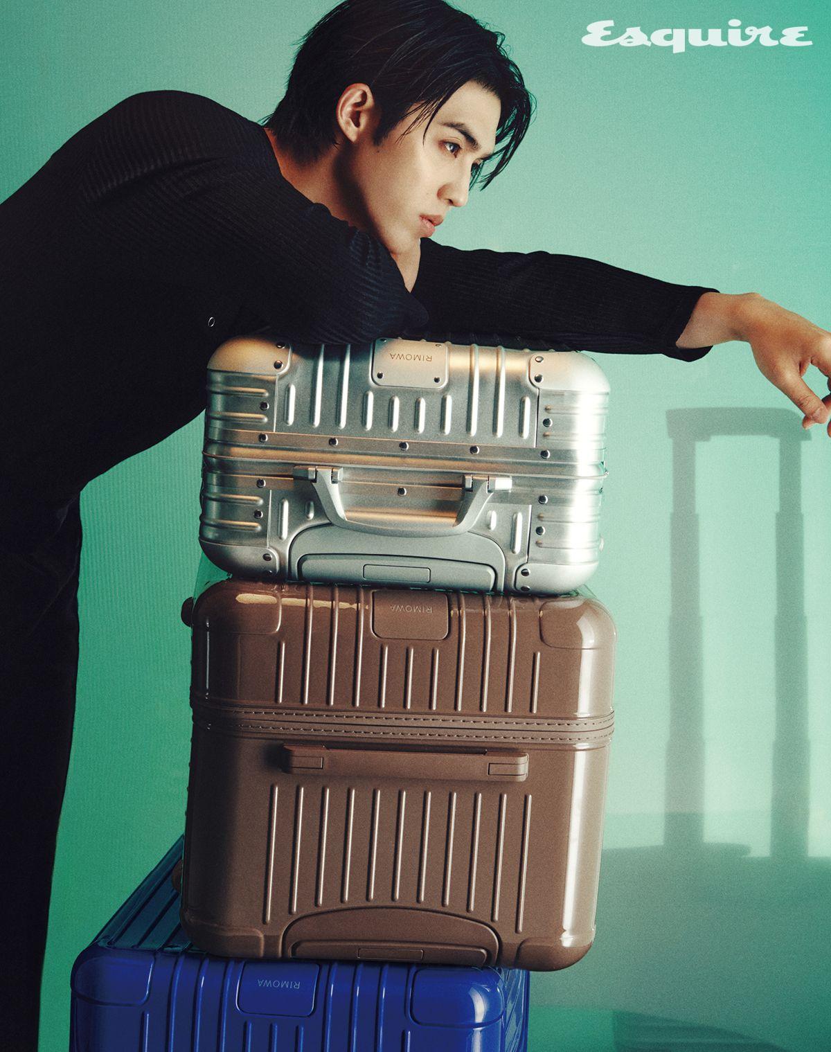 (위부터) 오리지널 캐빈 실버 230만원, 에센셜 트렁크 플러스 엄버 230만원, 에센셜 트렁크 플러스 울트라마린 230만원 리모와.