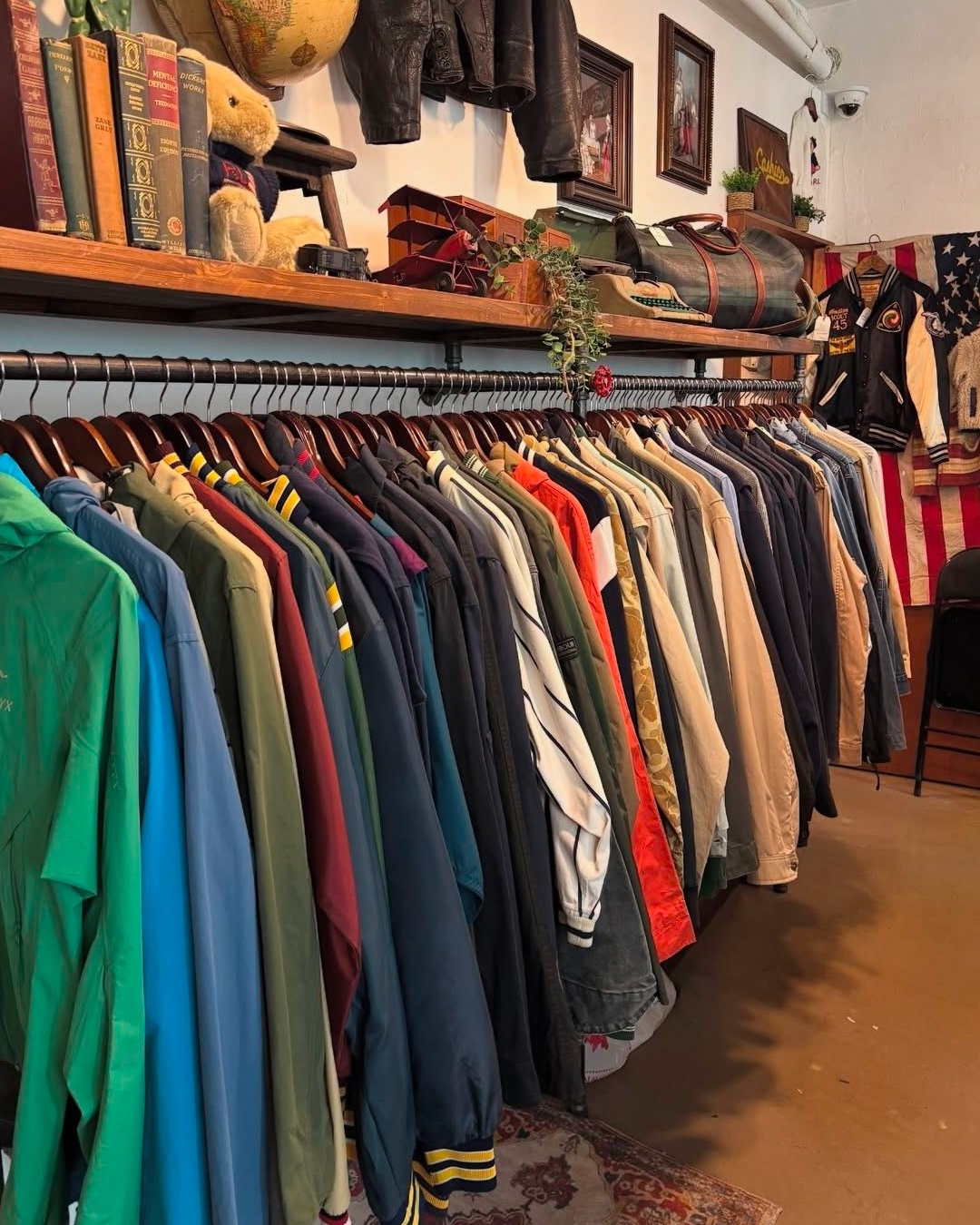 벚꽃보고 뭐할래? 뻔한 데이트를 채워줄 망원동 빈티지숍 5