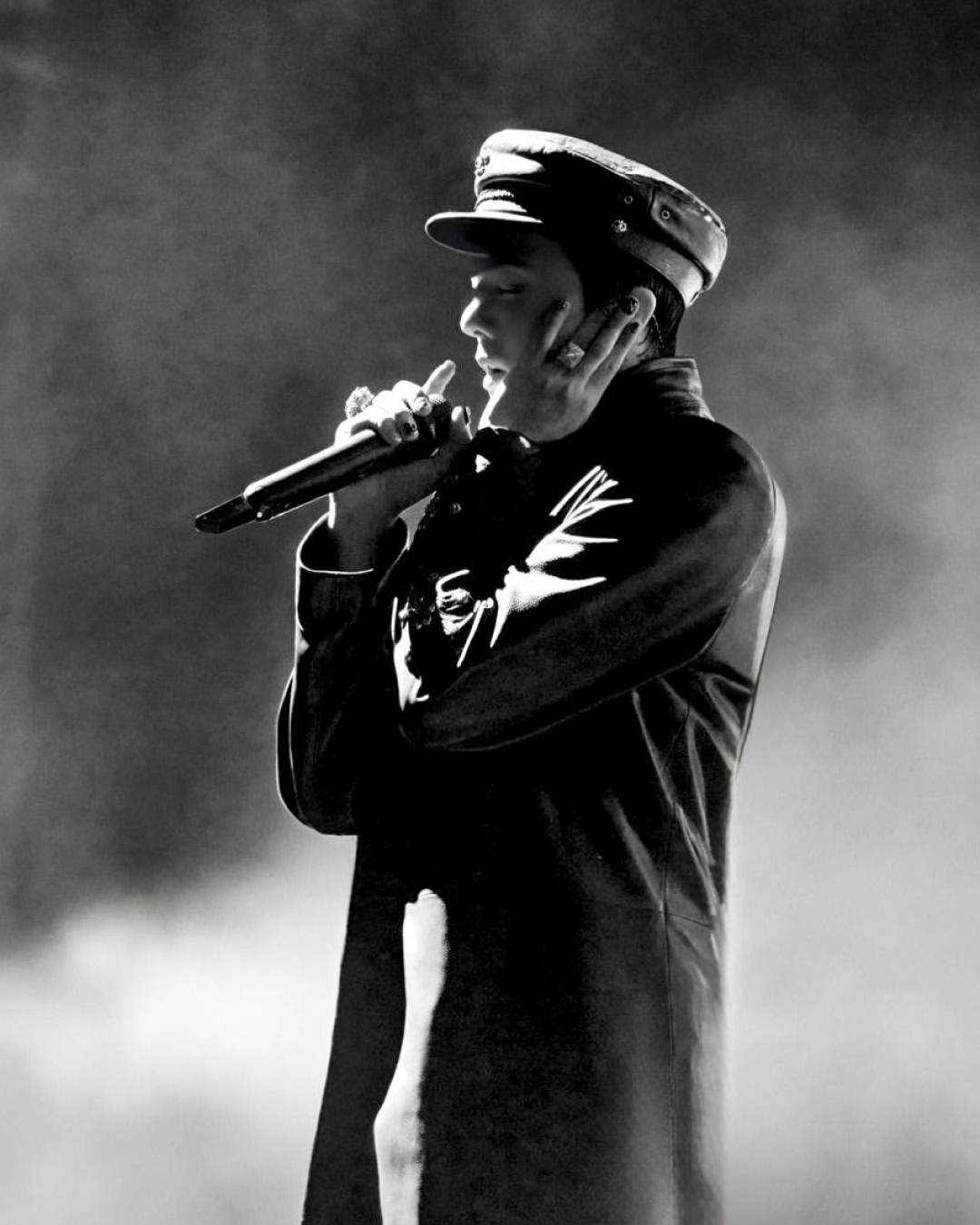 지드래곤, 변우석, 코르티스 건호. 볼캡 스타일링은 모자의 소재로 완성된다