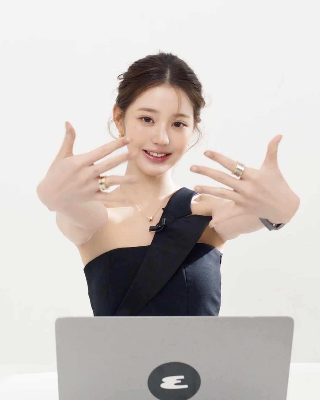 [단독] 장원영이 직접 알려드립니다! 글로 읽는 '장원영 되는 주파수'