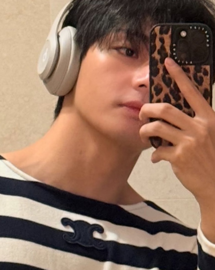 BTS 뷔는 출장길에 어떤 '헤드폰'을 쓸까?
