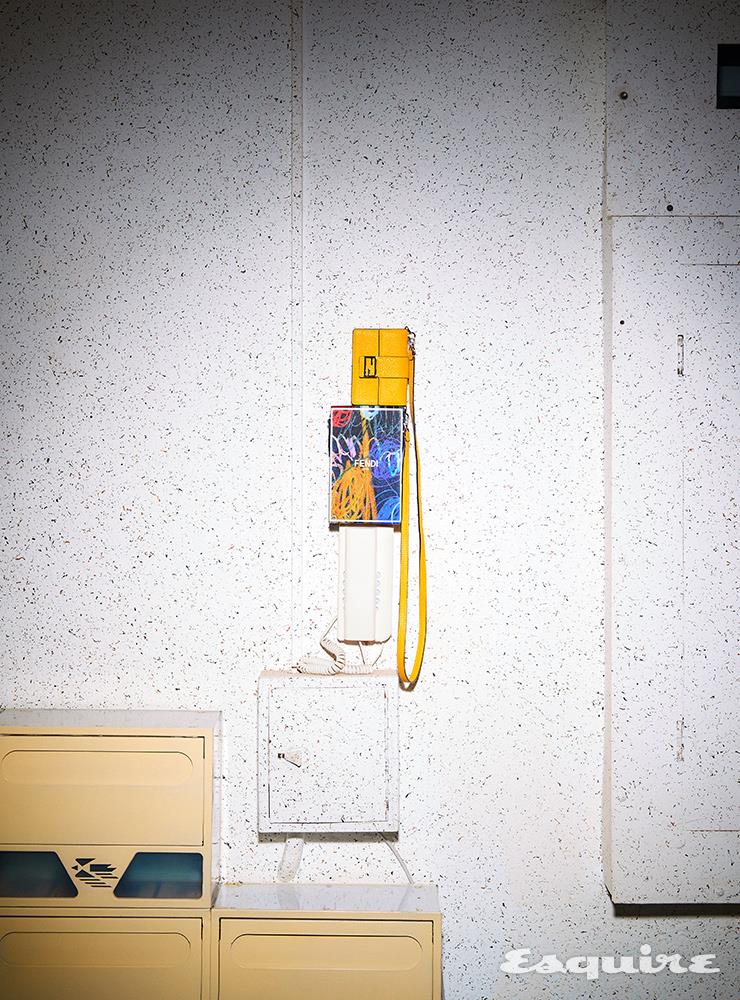 마이크로 플랫 바게트 백 80만원대, 팩 백 200만원대 모두 펜디.