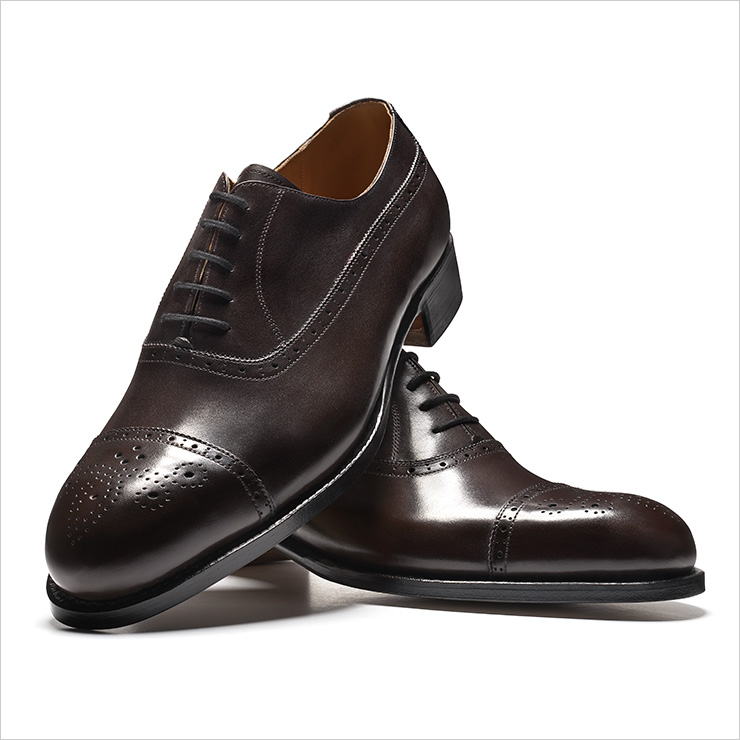 클래식한 디자인으로 고급스러움이 돋보이는 슈즈 88만9000원 바쉬 by 팔러.