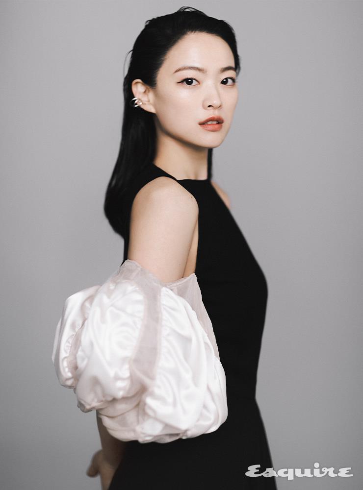 퍼프 드레스 로에베. 이어 커프 페르테.