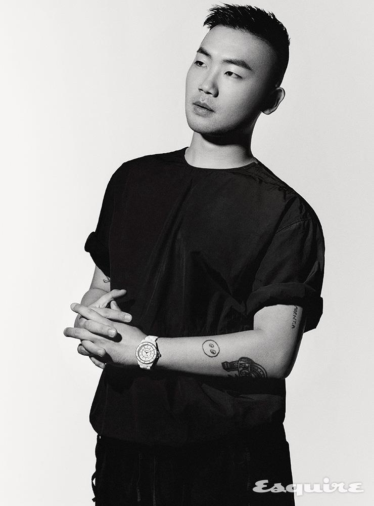  J12 워치 칼리버 12.1 다이아몬드 인덱스 38mm Chanel Watches. 톱, 팬츠 모두 이이.