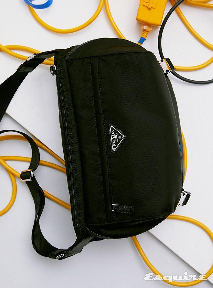 나일론 소재 크로스 보디 백 가격 미정 프라다.