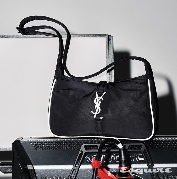 0재생 나일론 소재 LE 5 &Agrave; 7 백 가격 미정 생 로랑 by 안토니 바카렐로.