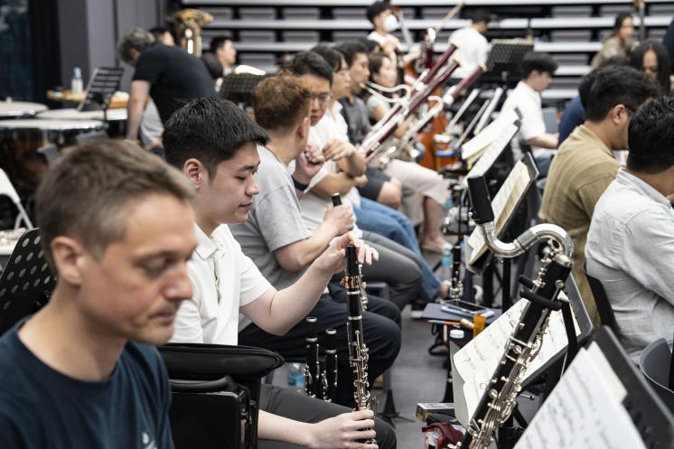 '더 고잉홈 위크' 연주회를 위해 열심히 연습 중인 악단의 모습. 