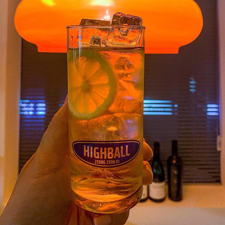 정전기하이볼(@zzkhighball)