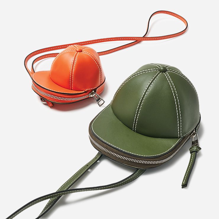 오렌지 컬러 캡 백 92만원, 올리브 컬러 캡 백 104만원 모두 JW 앤더슨 by hanstyle.com.