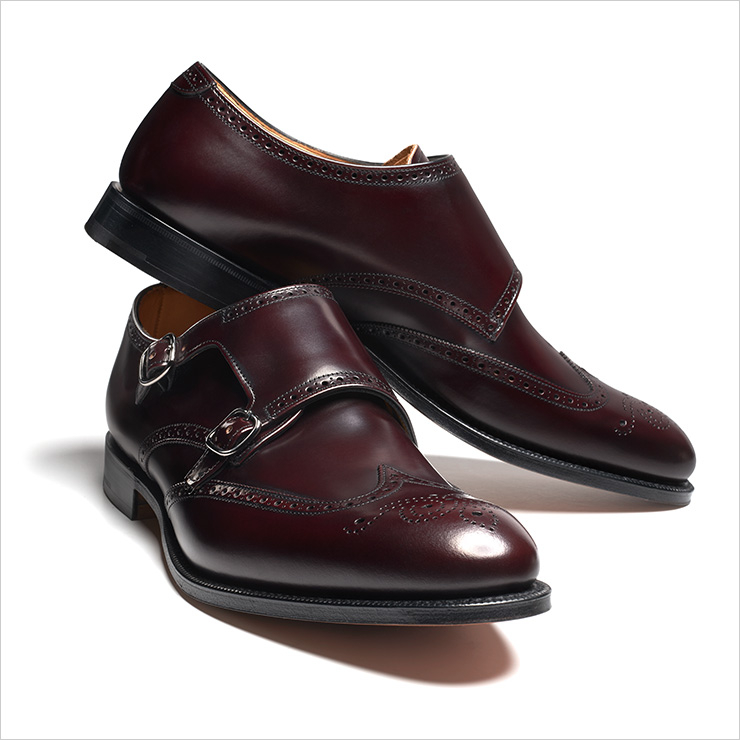 라스트에 W자형 날개 모양 디테일을 더한 슈즈 79만원 처치스.