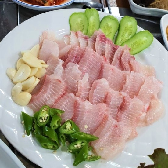 솔밭나루터펜션식당