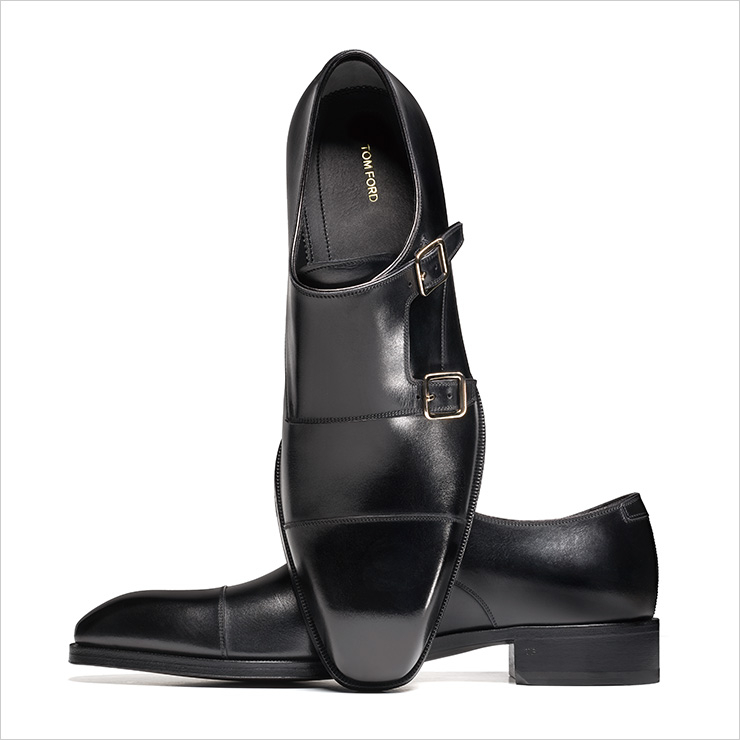 스트레이트팁 디자인의 더블 몽크 스트랩 슈즈 224만원 톰 포드.