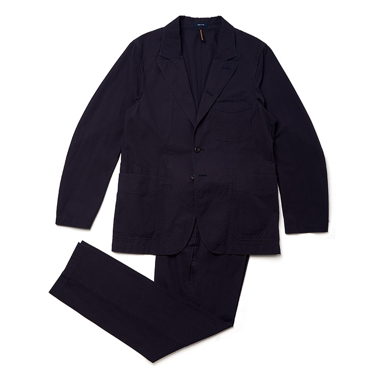 네이비 코튼 블레이저 99만9000원, 네이비 코튼 치노 팬츠 48만9000원 모두 드레익스.