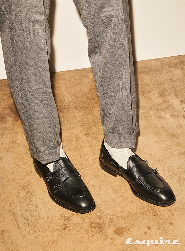 더블 스트랩 로퍼 가격 미정 처치스. 글렌 체크 슈트 257만원 라르디니 by 신세계 인터내셔날.