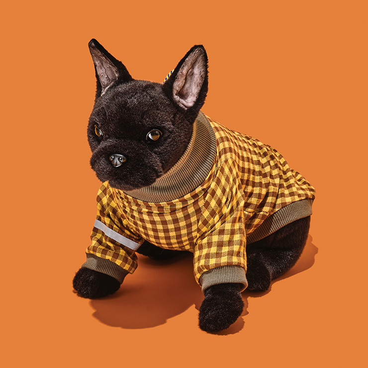 프렌치 불독 인형 10만5000원 마이온리독. 리넨 도그 웨어 2만8000원 서울펫.